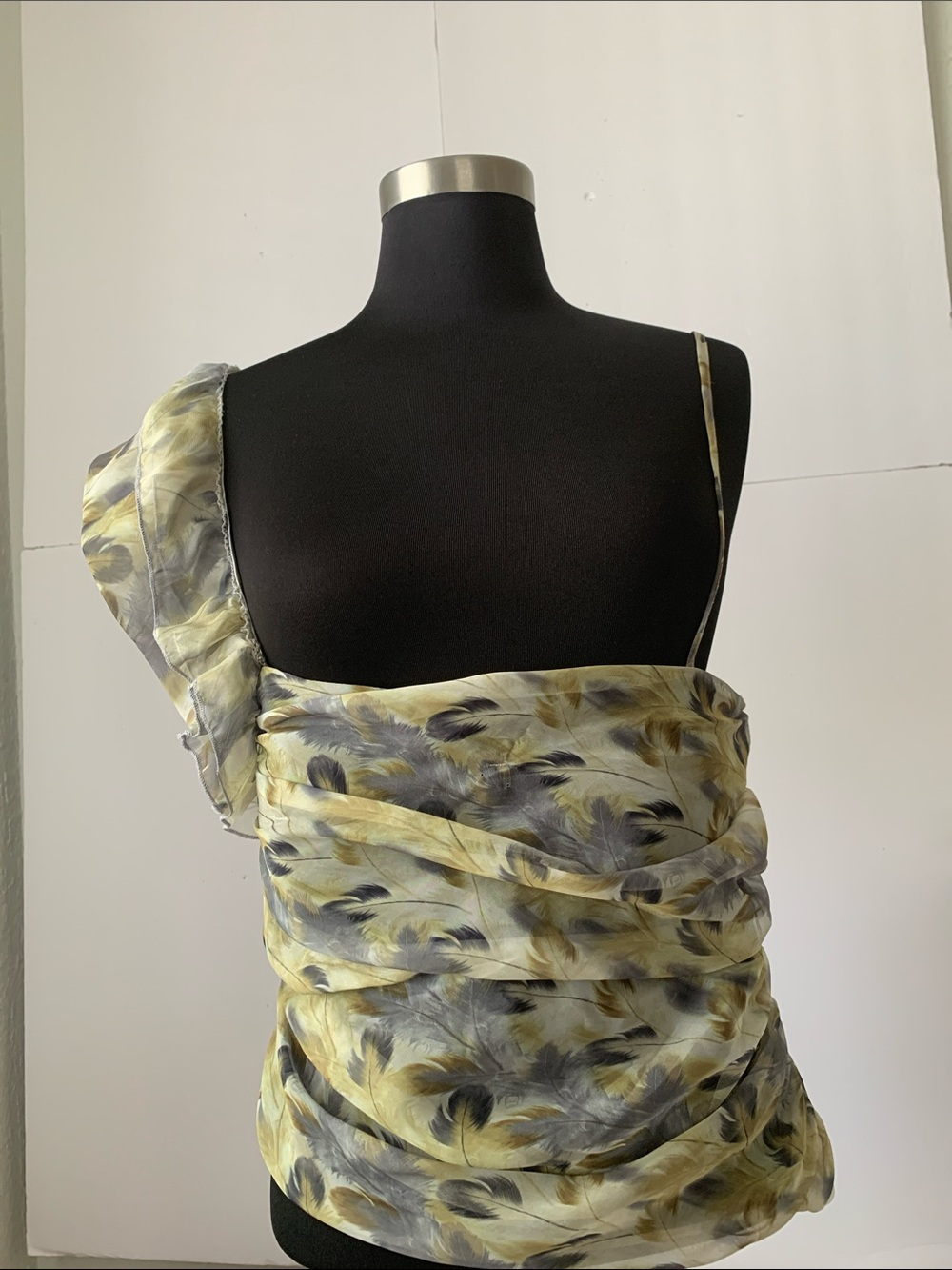 Marianne Yellow & Gray Feather-Print One-Shoulder Top Smocked Back Zip Size M